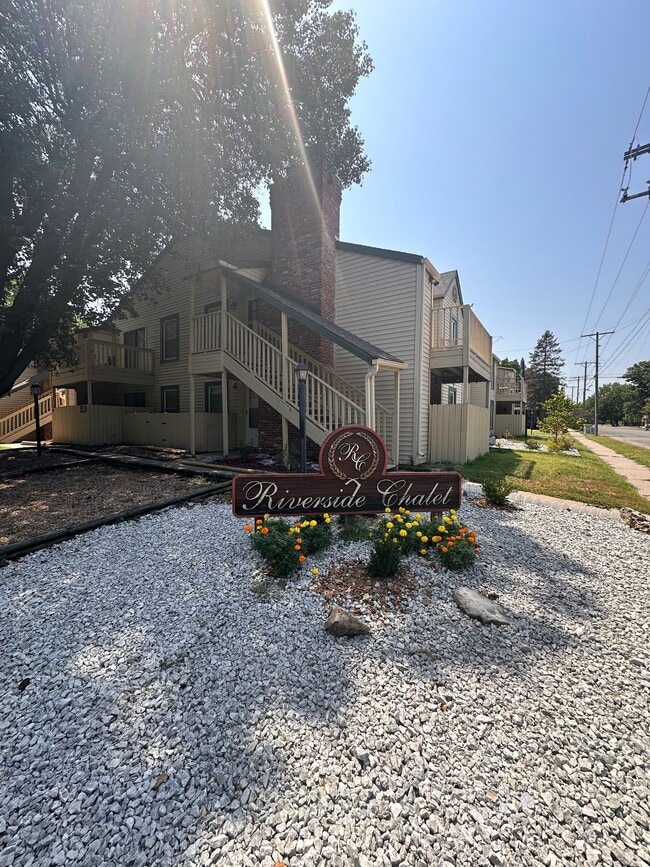Building Photo - $925 - 2 bedroom 1 bath - Beautiful apartm... Unit 869 Nims - 3 Rental