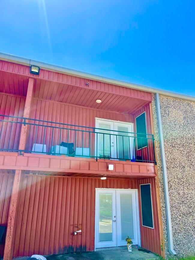 Photo - Whispering Pines Apartments