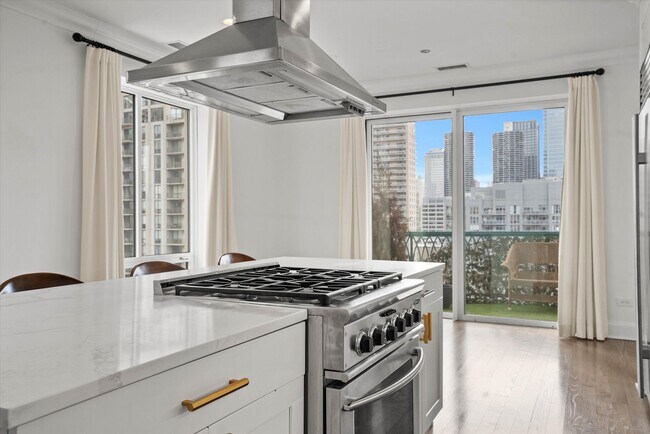 Photo - 60 W Erie St