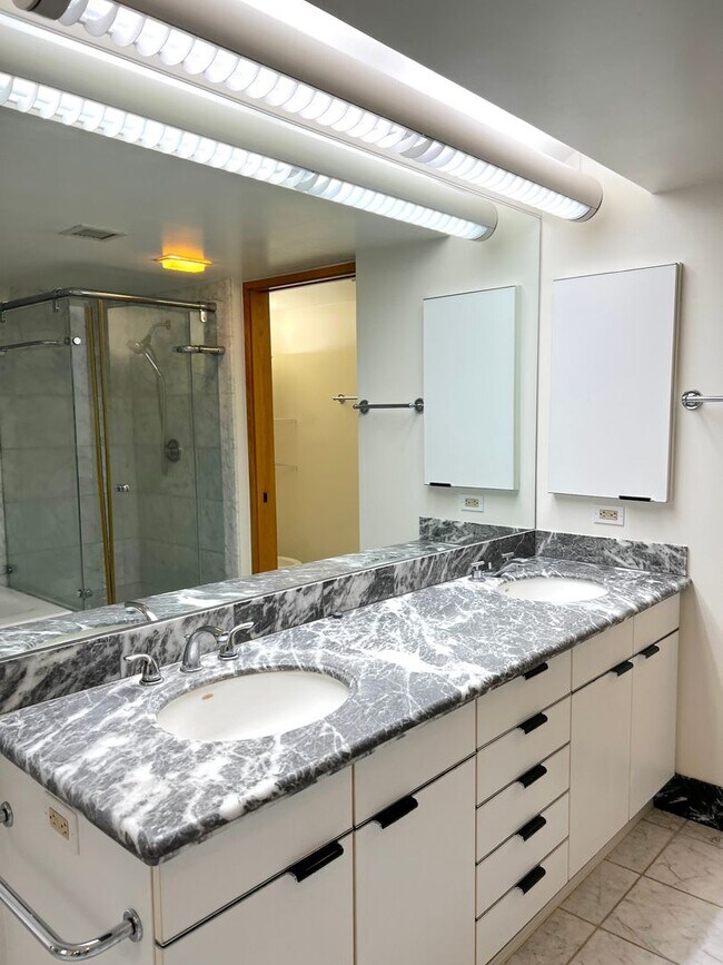 Building Photo - WAIKIKI LANDMARK...A GEM IN FINE LIVING...... Unit 2203