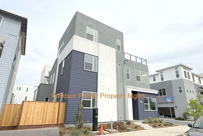 Photo - Newly Built ! Be The First To Live Here ! Modern Detached Home In New City Village !