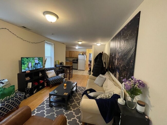 Building Photo - 1849 Willington St Unit 2