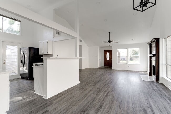 Building Photo - 18326 Autumn Trails Ln Rental