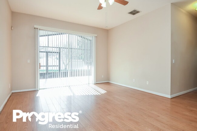 Photo - 537 Breezy Oak Way