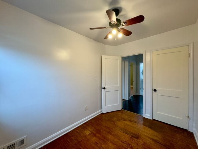 Photo - Charming 3-Bedroom Townhome with Modern Amenities in Parkville!