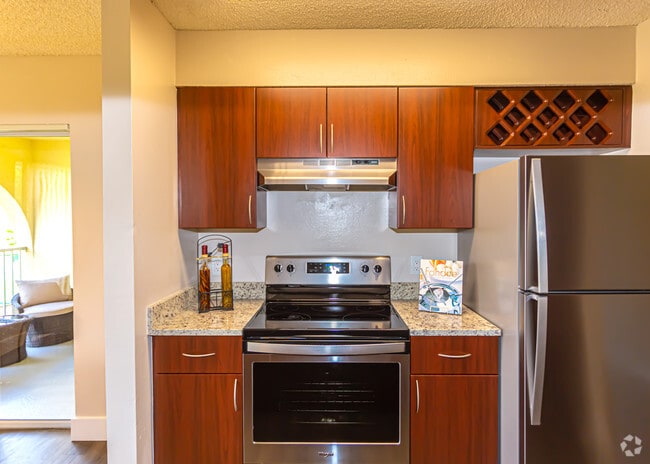 2 BDR / 2 BA - 911 Sq Ft