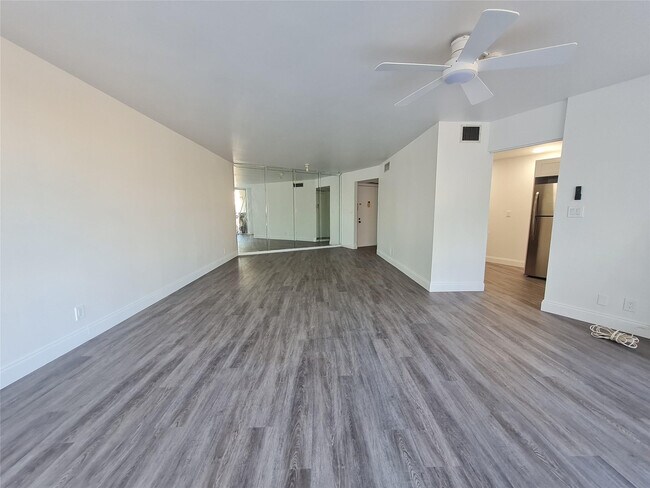 Photo - 6911 Environ Blvd Unidad 2M