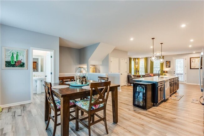 Photo - 399 Skylar Way SE