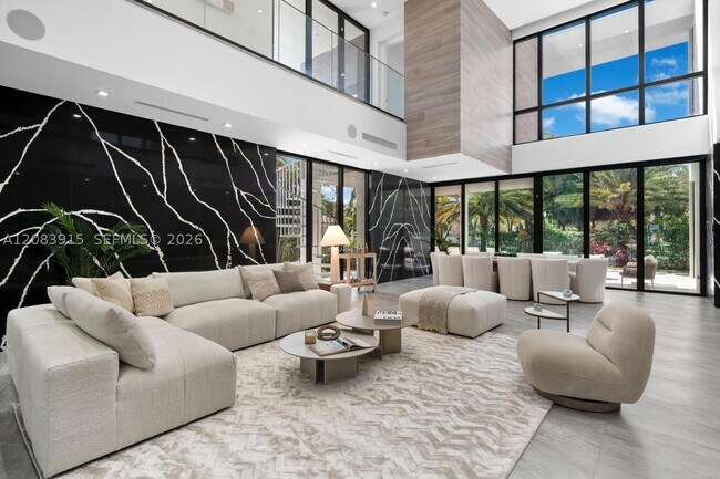 Photo - 521 Holiday Dr
