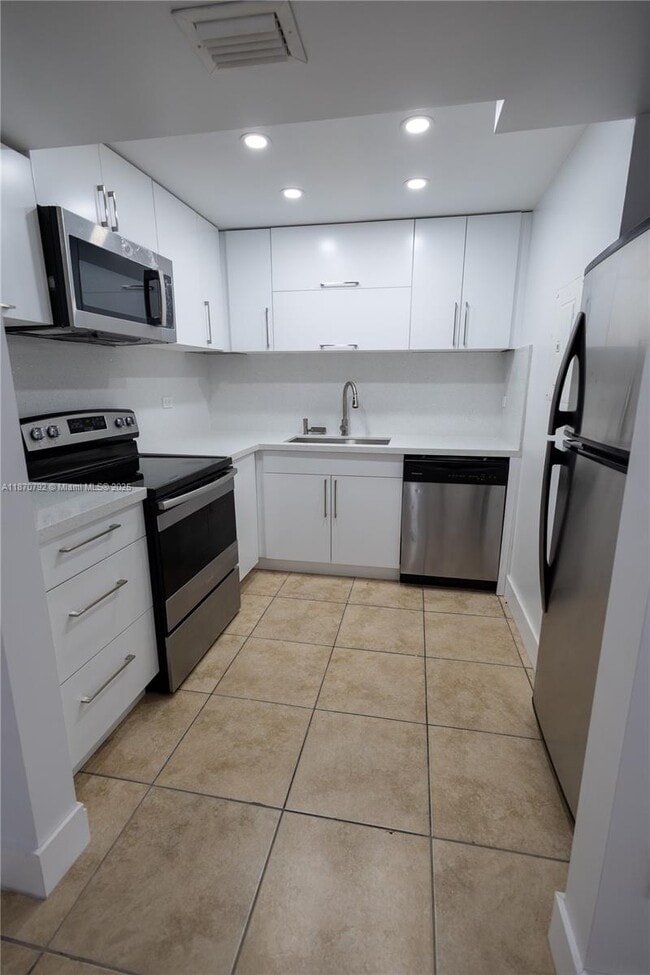 Photo - 1720 NW N River Dr Unit 302