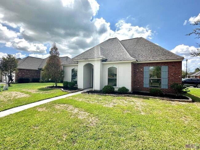 Building Photo - 40303 Crestridge Dr