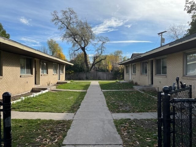 Building Photo - 382 Mansfield Ave S Unit 1