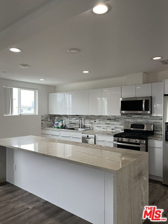 Building Photo - 2121 S Burnside Ave Unit 2121 Rental