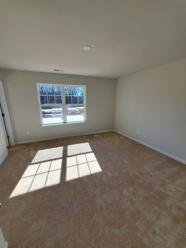 Photo - 3 bedroom townhome in university