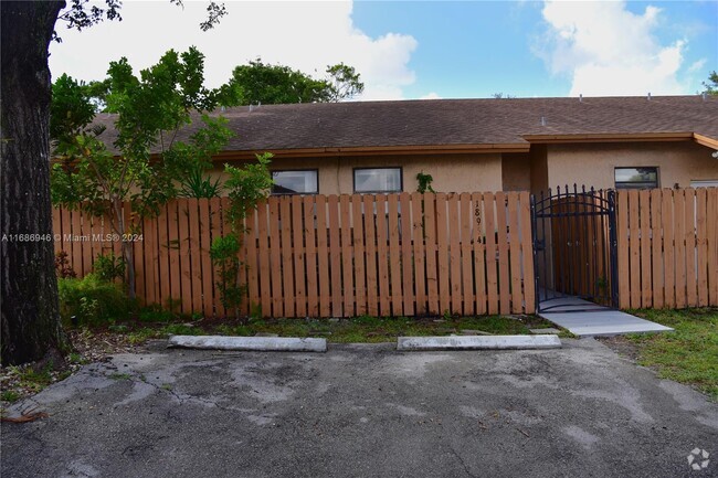 Building Photo - 18954 NW 67th Pl Rental