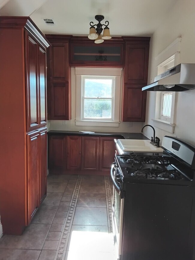 Photo - Golden Sails Property Group LLC -933 E. Santa Paula St Unit A