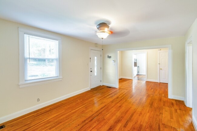 Photo - 2401 Vaulx Ln