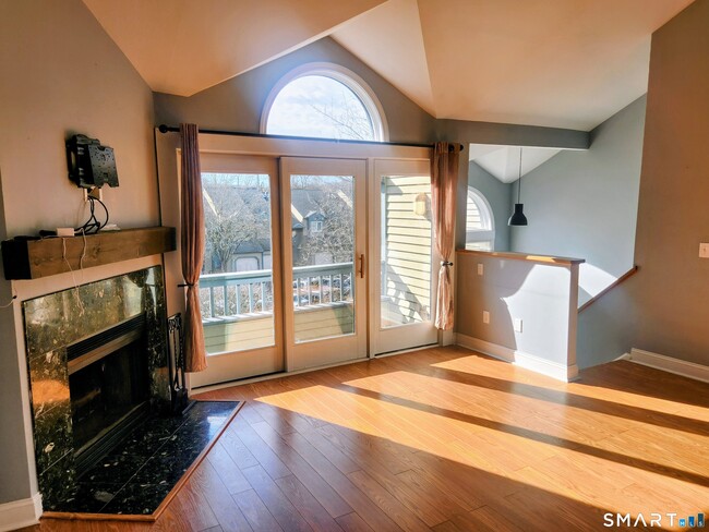 Building Photo - 15 Perry Ave Unit A10