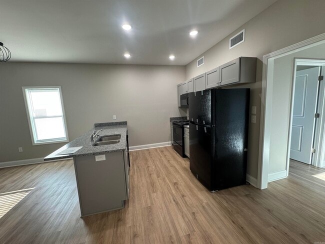 Photo - 215 N Elm St