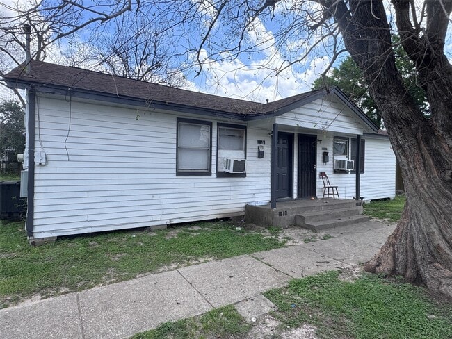 Building Photo - 1610 Mystic St