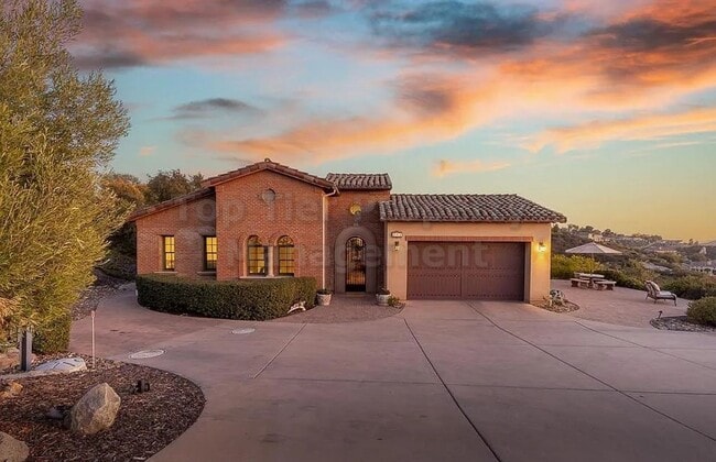 Building Photo - Luxurious Mediterranean 4 bed / 3 bath / 3... Rental