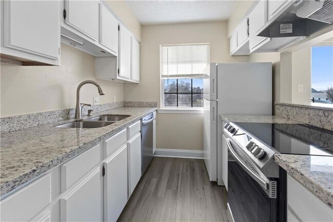 Photo - 4800 Pontchartrain Dr Unit 13