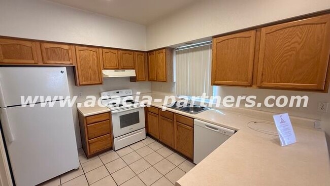 Gated 2 bed 2.5 bath