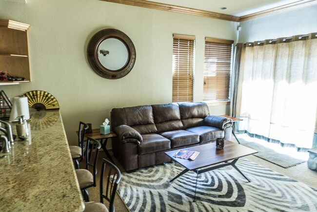 Building Photo - 1 Bedroom Centrally Located Summer Rental Unit 19