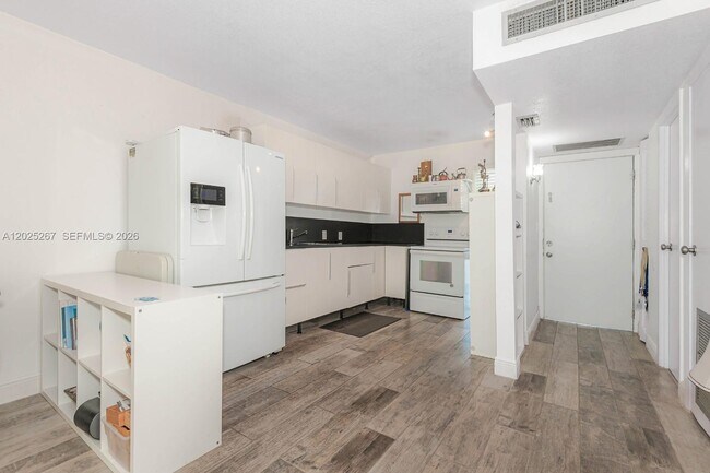 Photo - 3401 N Country Club Dr Unidad 117