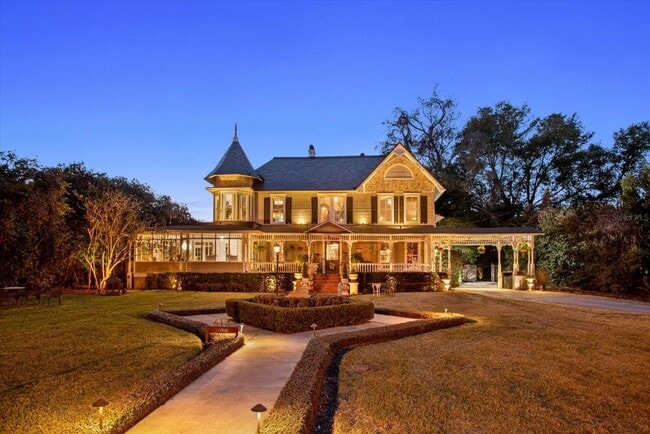 Photo - Queen Anne Victorian Estate