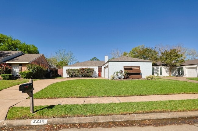 Building Photo - 2214 Holly Knoll St