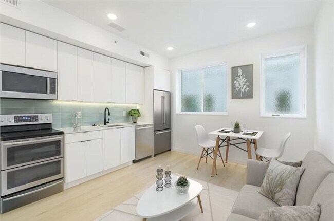 Photo - 2721 N Howard St Unit 2 Bedroom