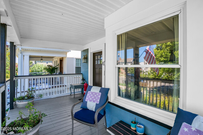 Photo - 610 4th Ave
