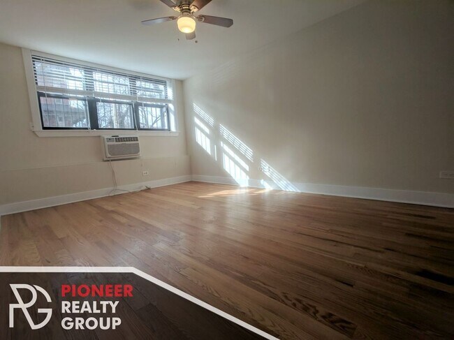 445 W Barry Ave Unit 105