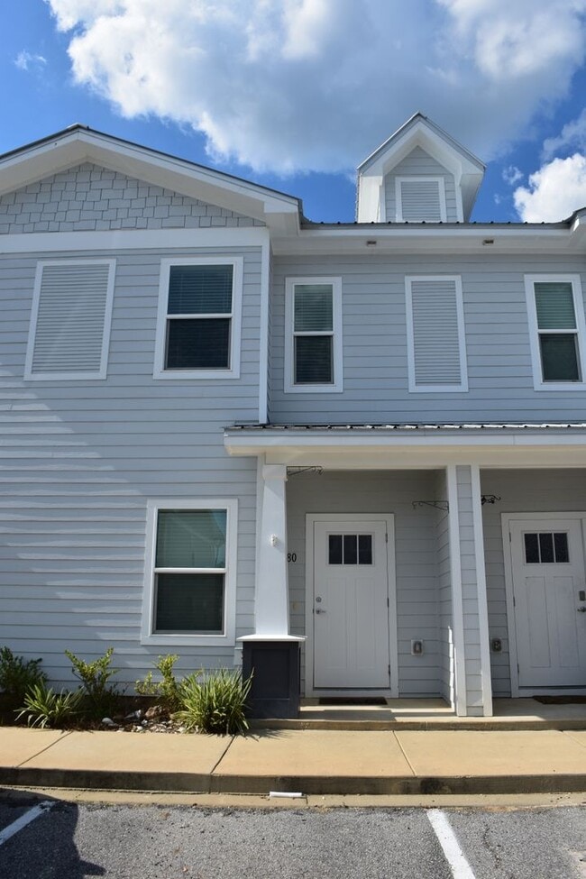 Available June 1 Three Bedroom Townhouse a... - Available June 1 Three Bedroom Townhouse a...