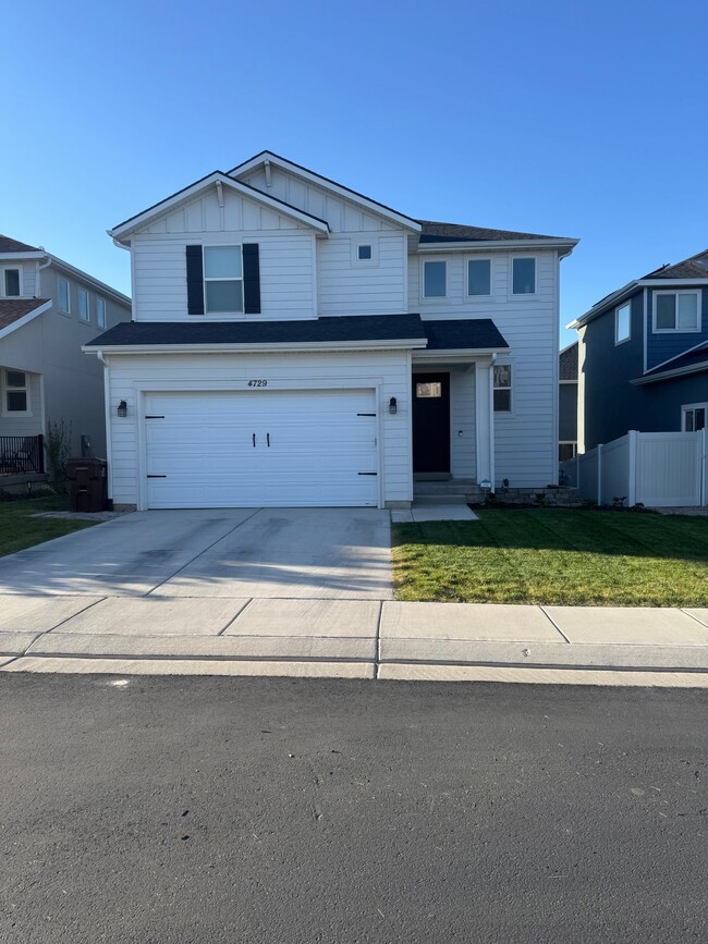 Building Photo - 4729 E Lk Cor Dr