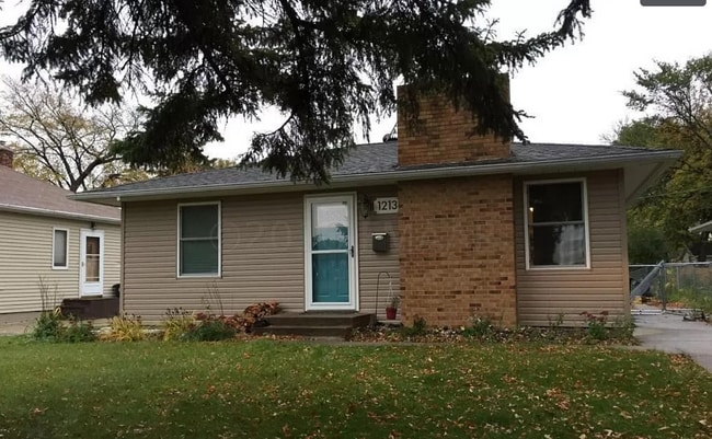 Building Photo - 1213 9th St N