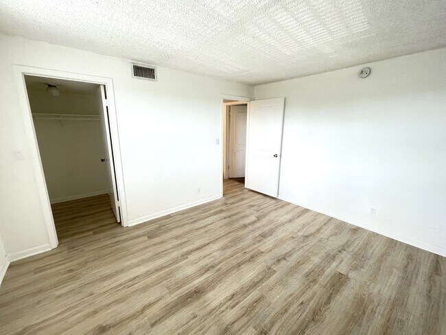 Photo - 2050 N Congress Ave