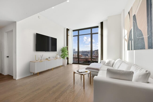 Photo - 1425 Hudson St