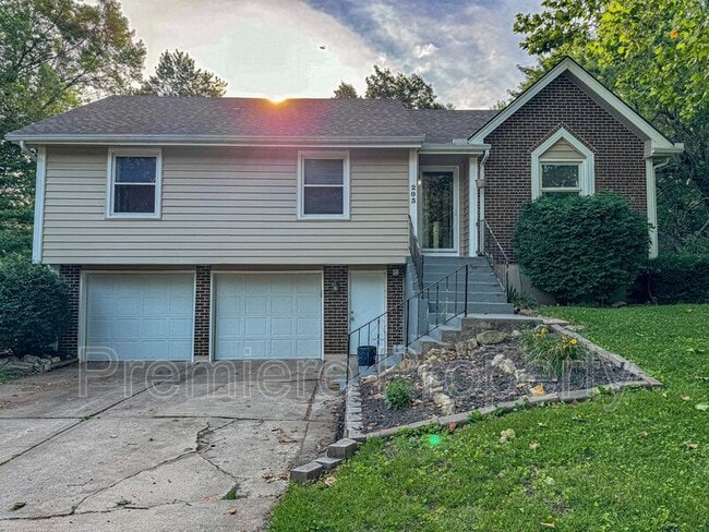 Photo - 203 SE Keystone Dr House