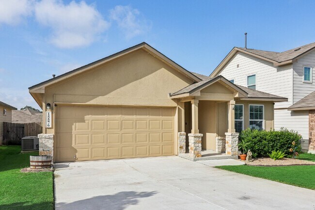 Photo - "Charming 4-Bedroom Oasis with custom fini...