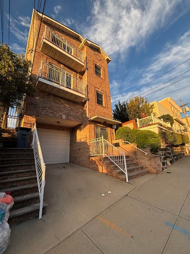 Photo - 166 Lincoln St