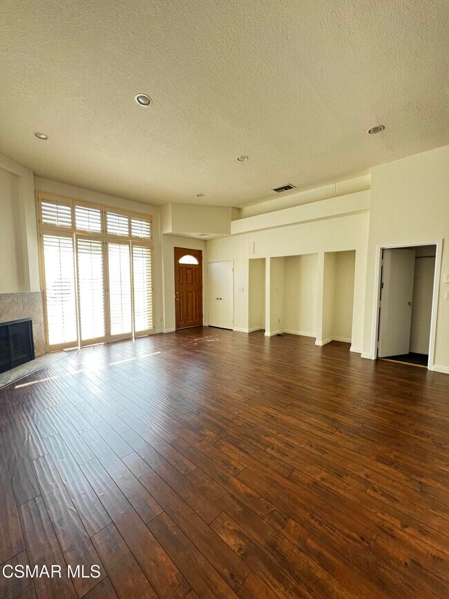 5401 Zelzah Ave