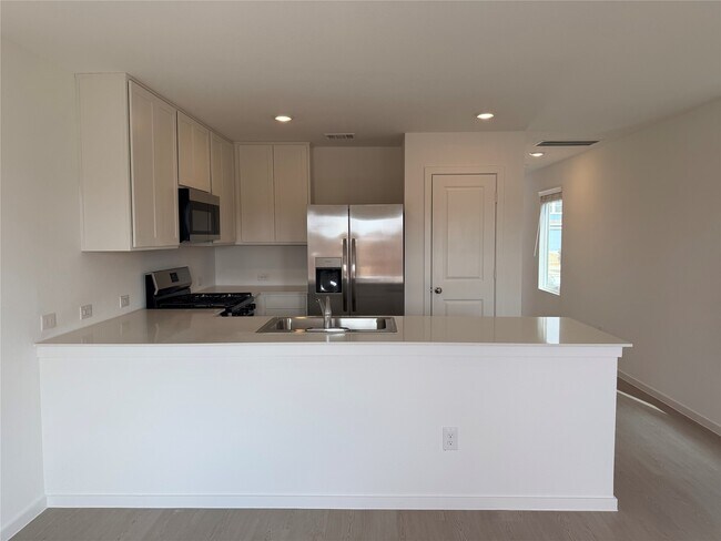 Photo - 922 Pertuso Ln