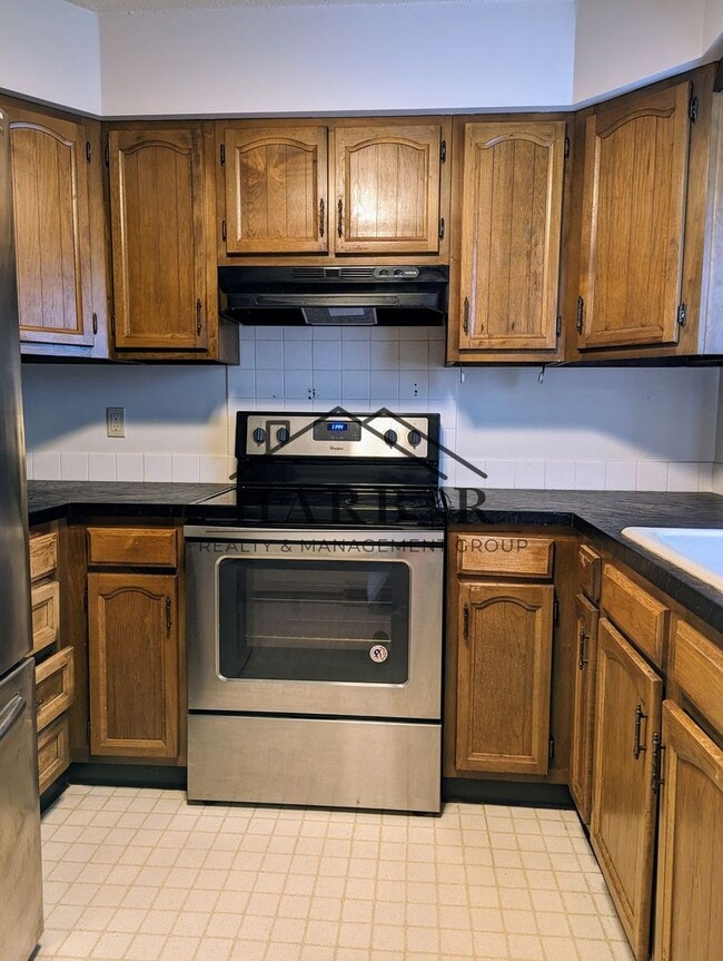 Building Photo - 2 Bedroom 1 Bath - Special: 1st Month Free Unit 4 Rental