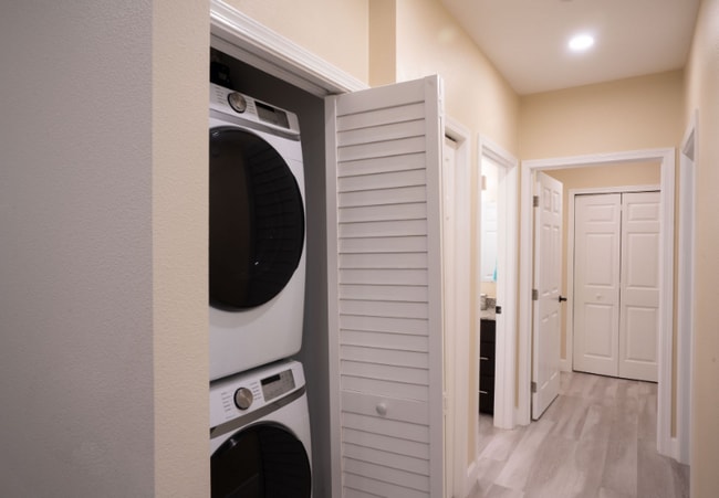 Photo - 2291 Dunlop St Unidad 21