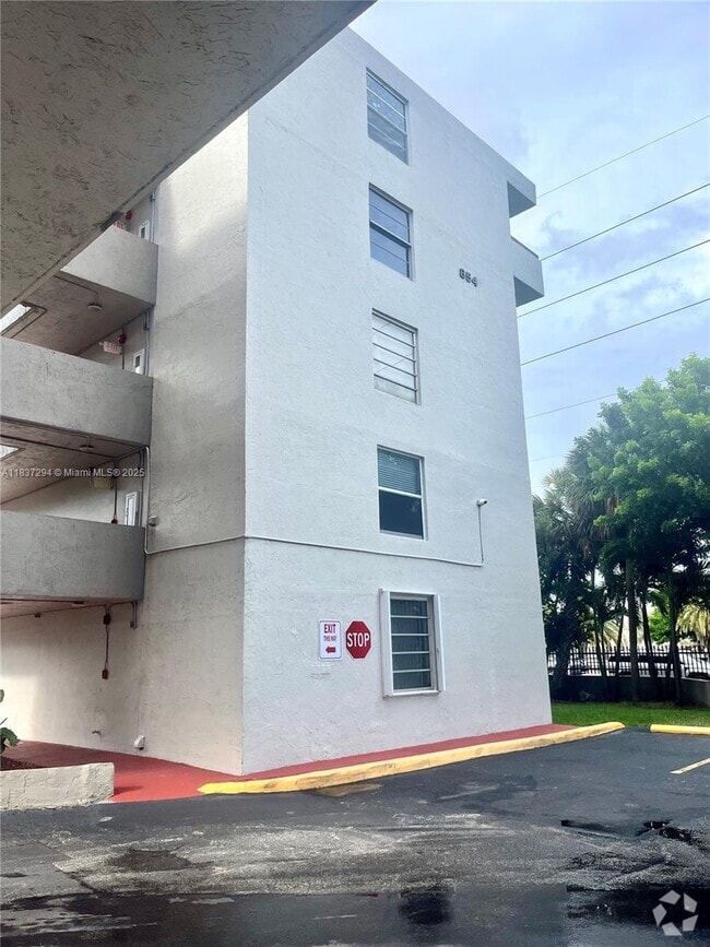 Building Photo - 854 NW 87th Ave Unit . Rental