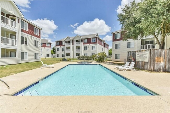 Building Photo - 529 Southwest Pkwy Unit 203