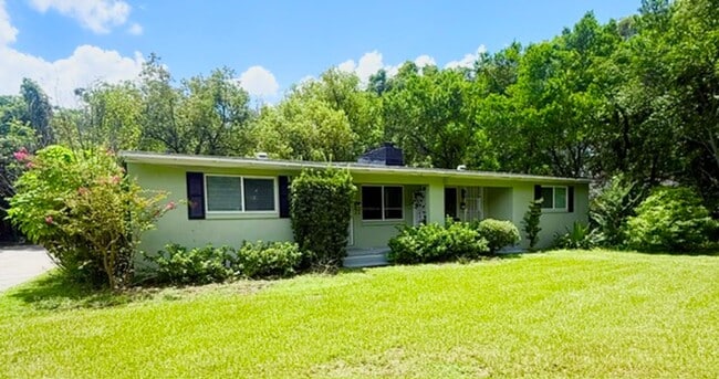 Building Photo - 1016 Alba Dr Unit College Park 1/2 Duplex