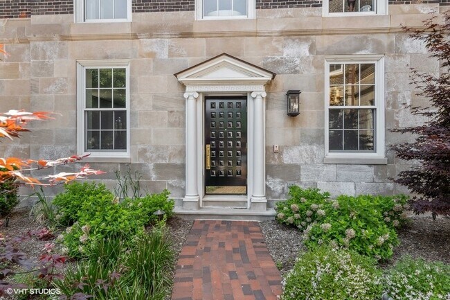 Photo - 2700 N Lakeview Ave Unidad 2